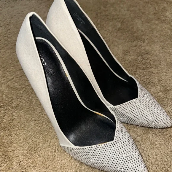 Heels - Picture 2 of 3